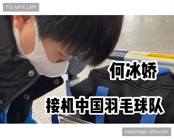 刷到何冰娇私服照那一瞬,我这工资根本配不上她的衣柜 刷到何冰娇私服照那一瞬,我这工资根本配不上她的衣柜