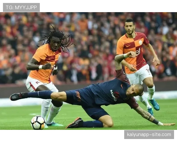 阿贾克斯锋线冲击力提升,主力中锋连续进球在近期联赛表现抢眼 阿贾克斯锋线冲击力提升,主力中锋连续进球在近期联赛表现抢眼